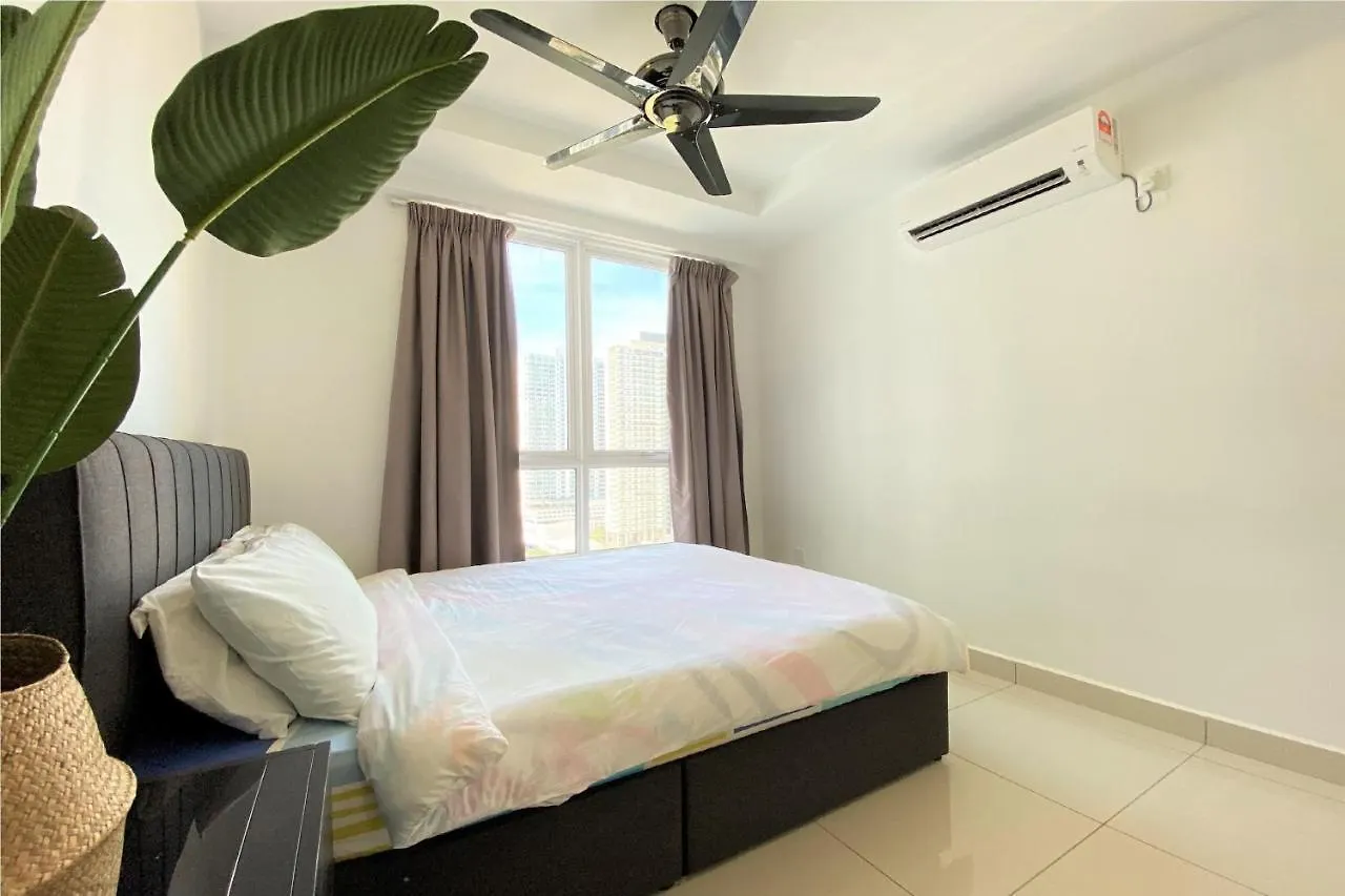Oyo 90192 Mo Suites George Town
