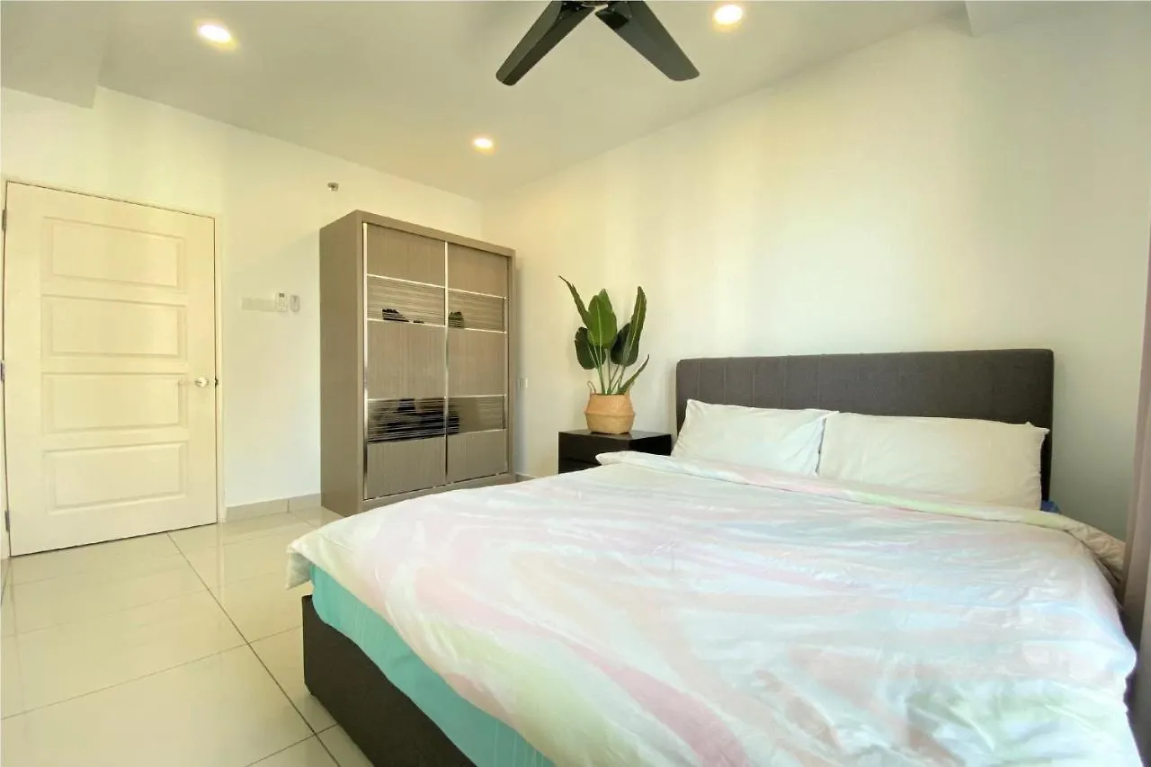 Oyo 90192 Mo Suites George Town Hotel