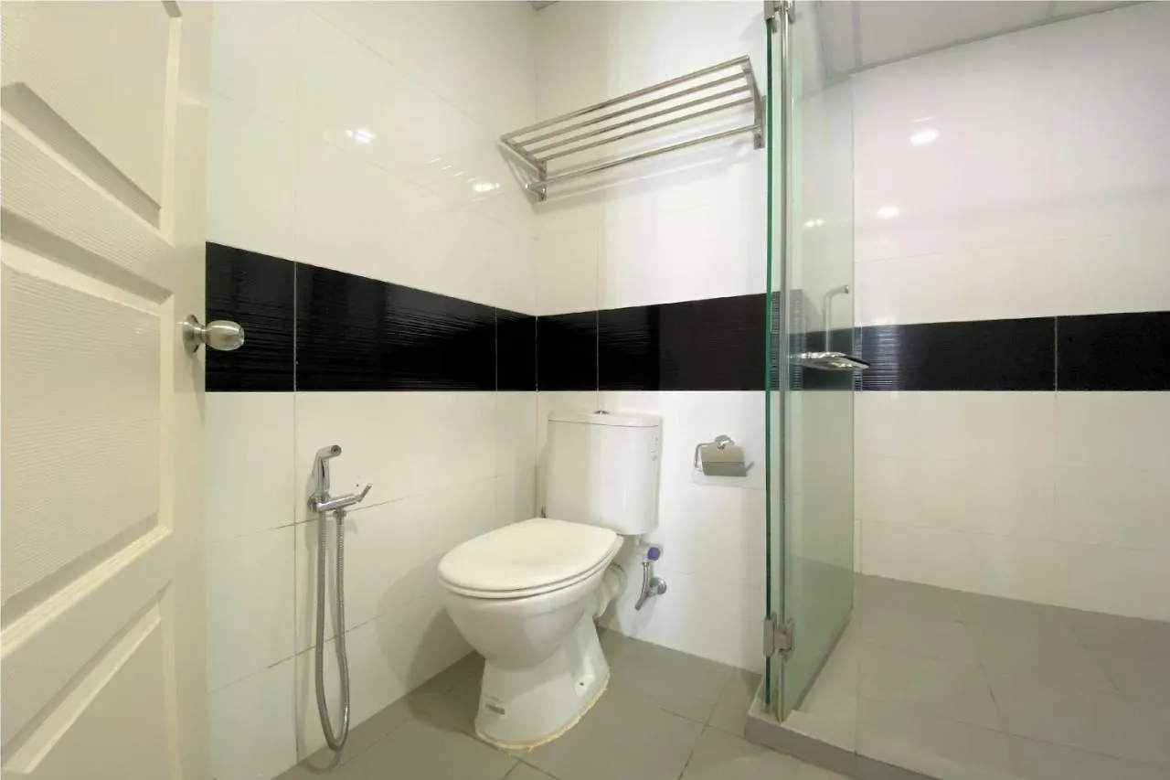 Oyo 90192 Mo Suites George Town Hotel
